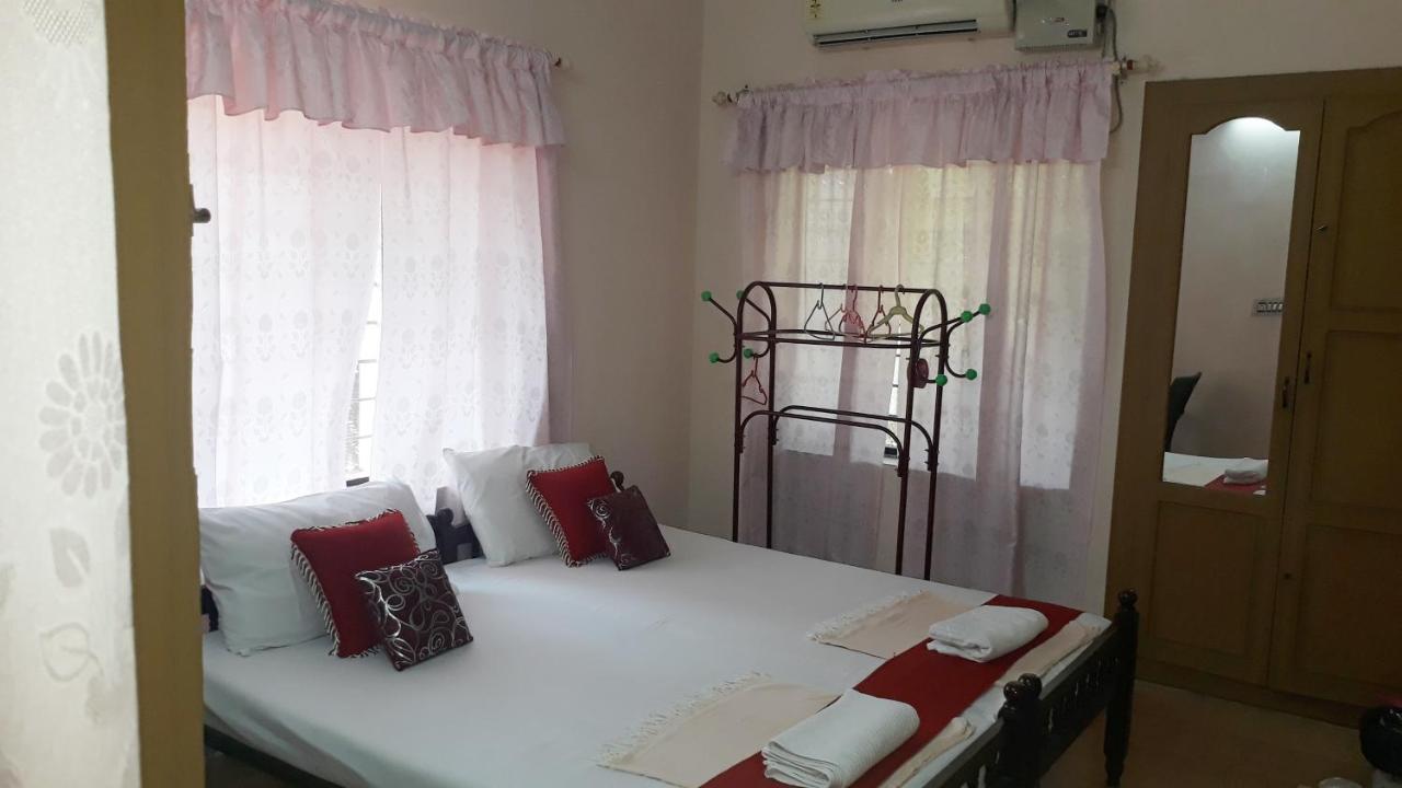 Valiyathayil Home Stay Kochi Buitenkant foto