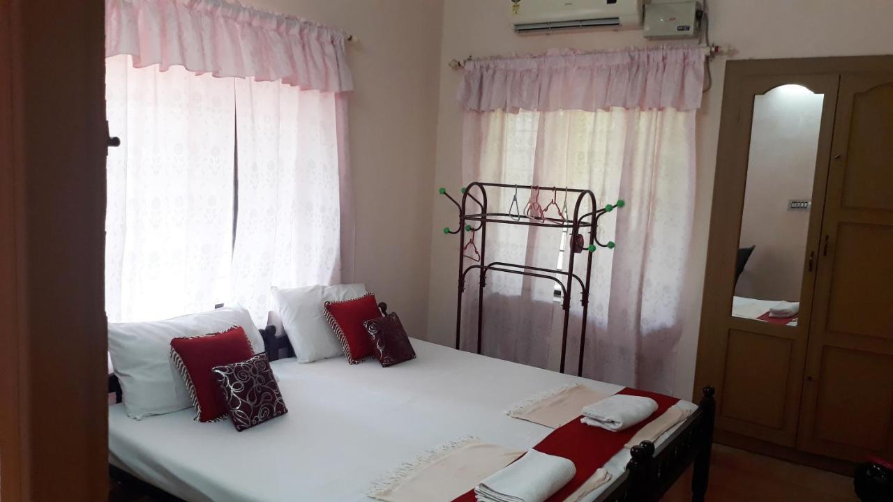 Valiyathayil Home Stay Kochi Buitenkant foto