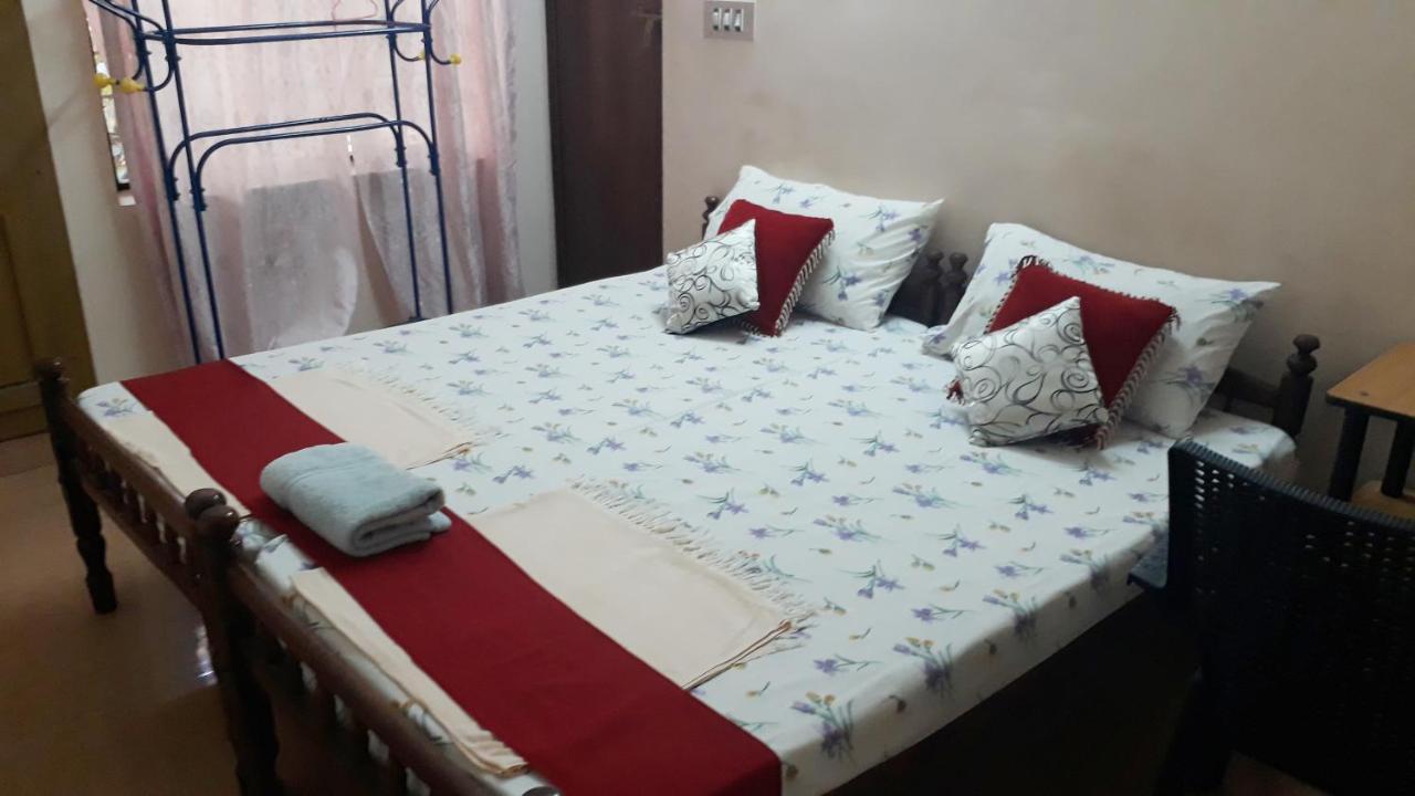 Valiyathayil Home Stay Kochi Buitenkant foto