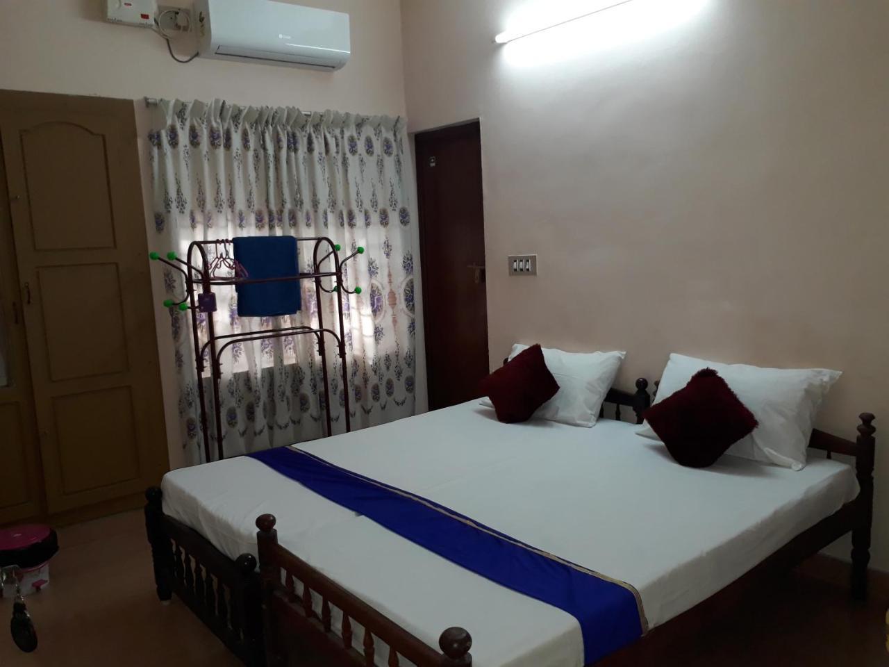 Valiyathayil Home Stay Kochi Buitenkant foto